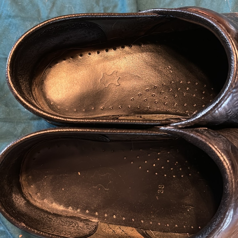 Dansko Size 38 Black Pattern Clogs. - image 4